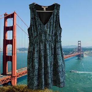 Forever 21 medium green black lined sleeveless flowy polyester blend dress.